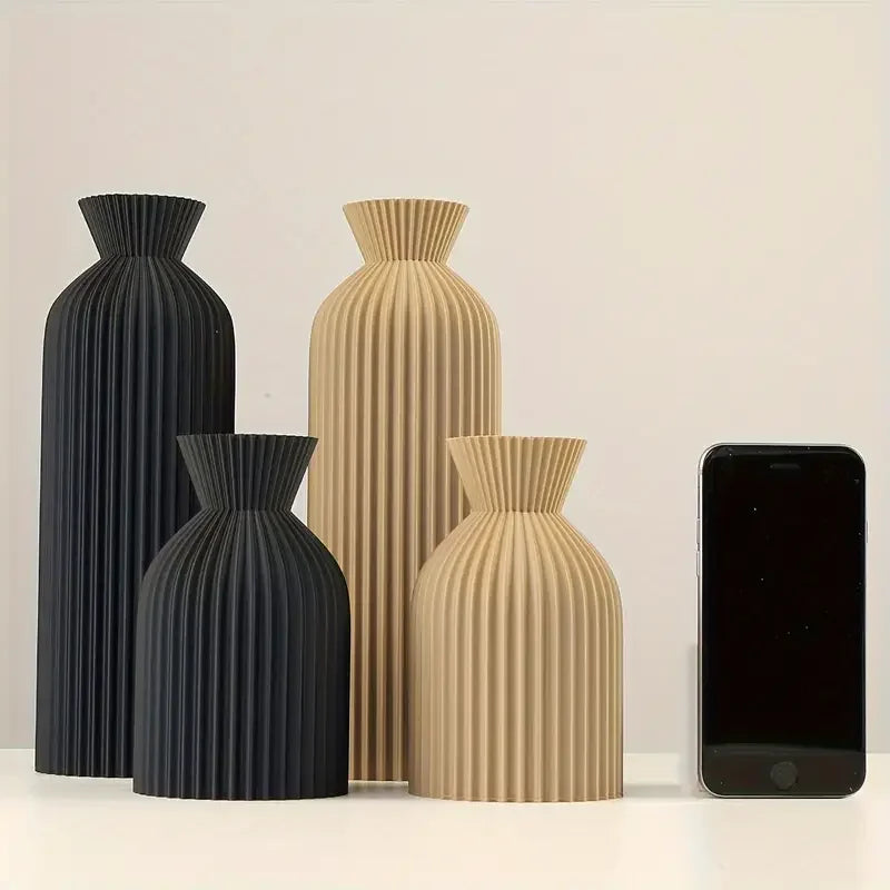 BLACK BOHO VASE