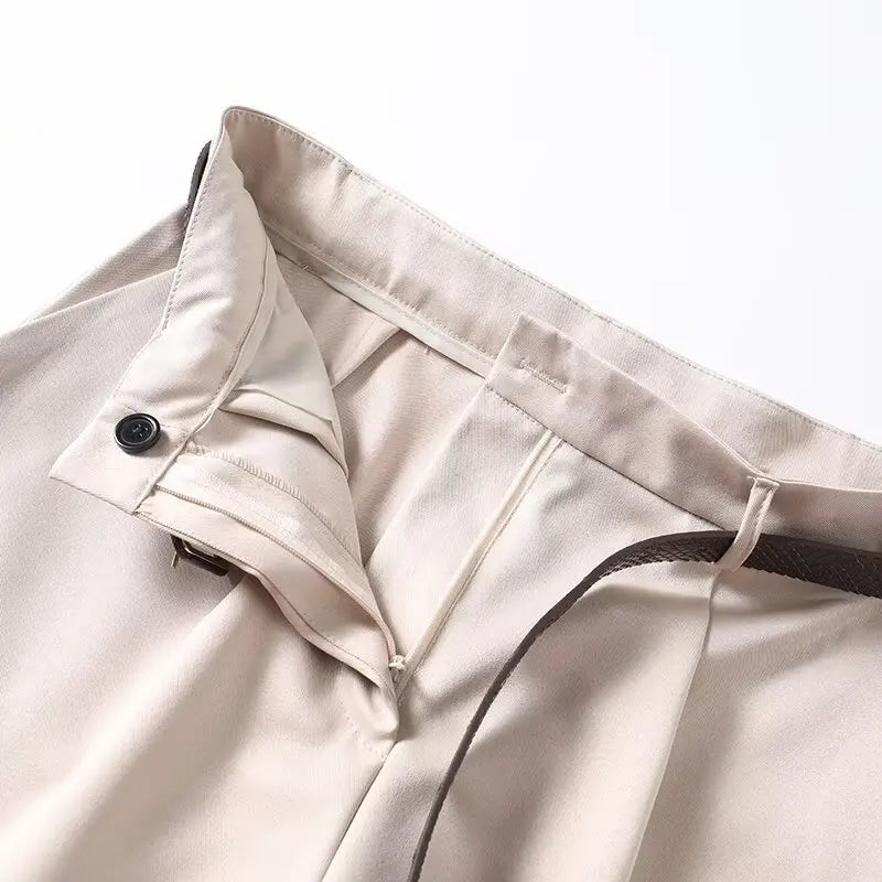 HIGH-WAIST PLEATED SHORTS  ELEGANT SUMMER